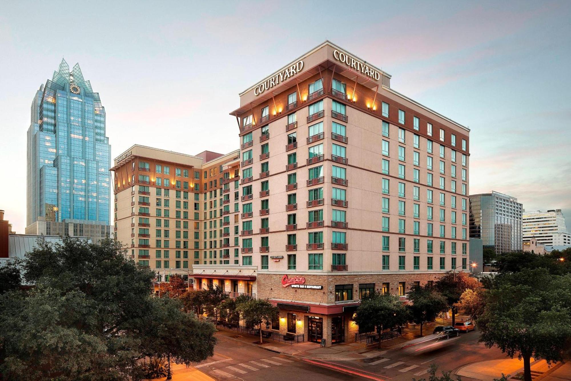 Courtyard Austin Downtown/Convention Center Hotel Екстериор снимка