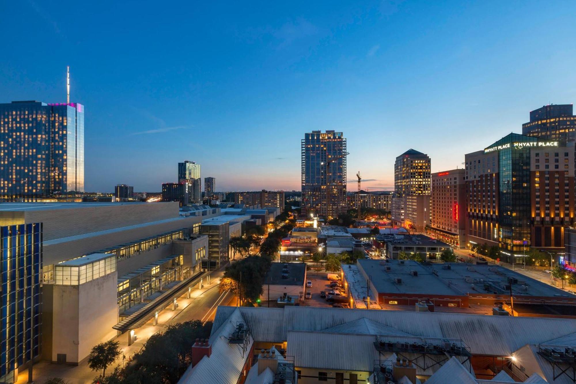Courtyard Austin Downtown/Convention Center Hotel Екстериор снимка