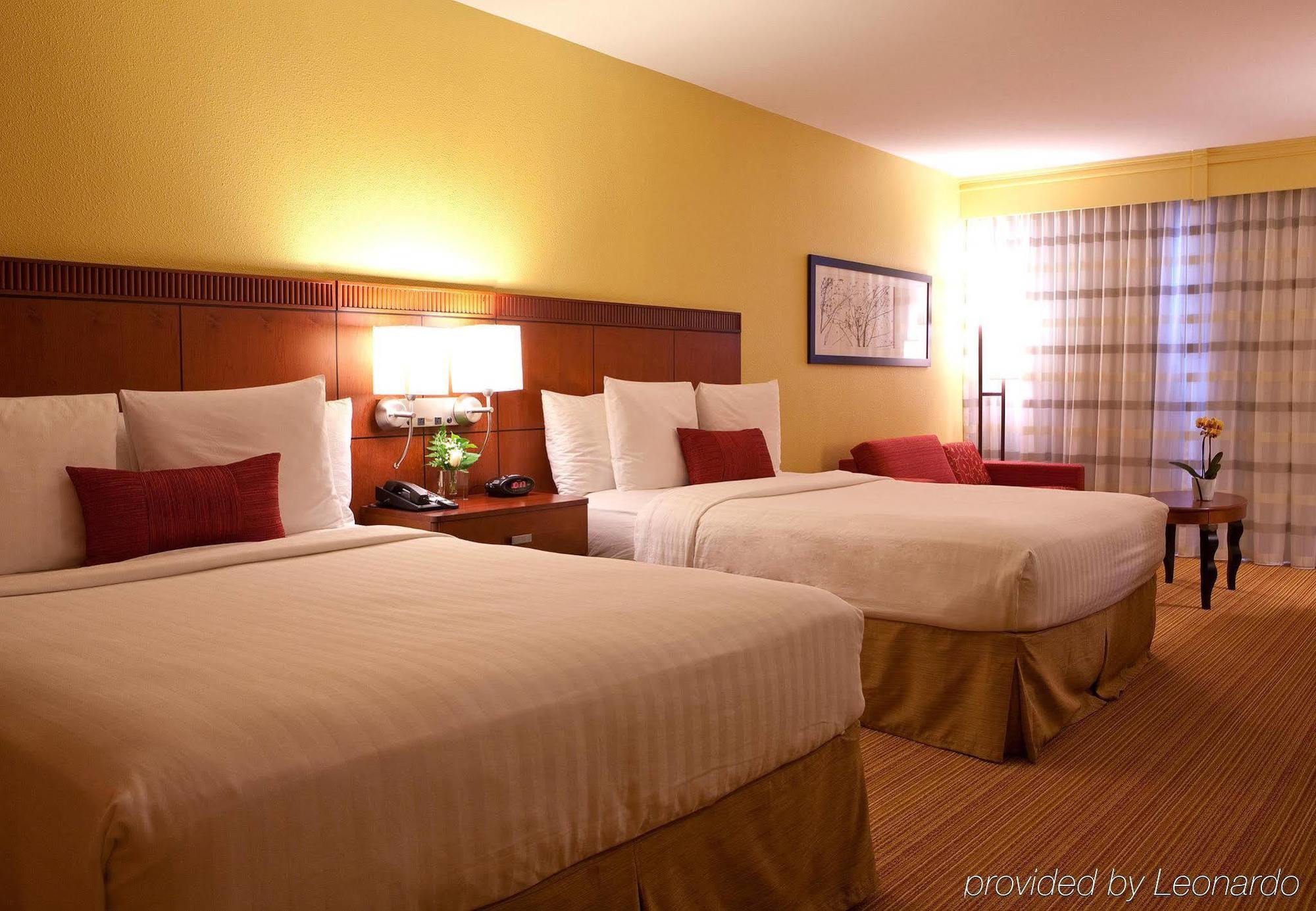 Courtyard Austin Downtown/Convention Center Hotel Екстериор снимка