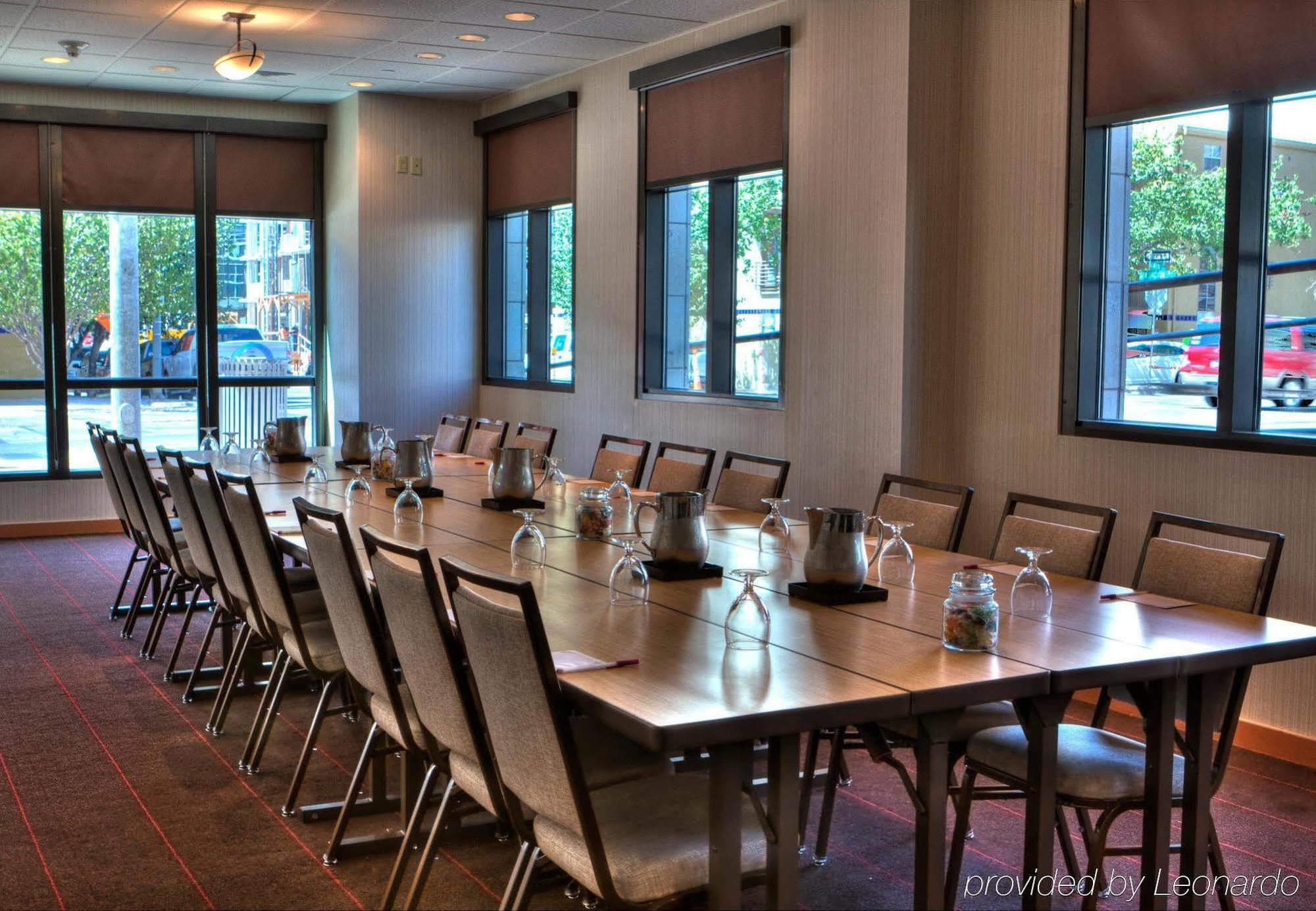 Courtyard Austin Downtown/Convention Center Hotel Екстериор снимка
